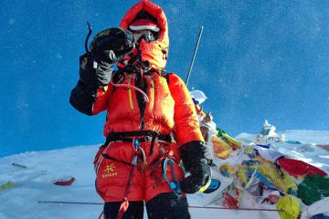 Chinese girl Sui Cho Yuan climbs Mount Everest