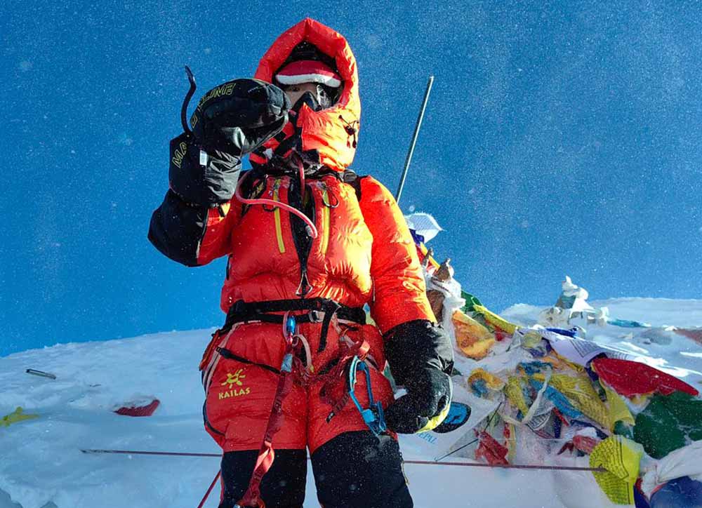 Chinese girl Sui Cho Yuan climbs Mount Everest